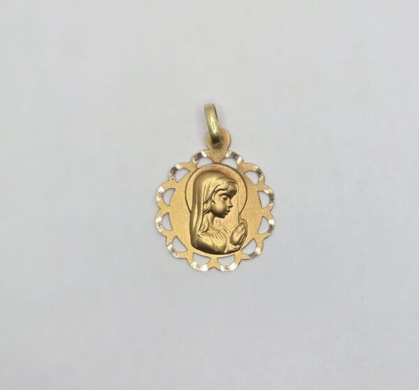 Medalla-Virgen-nina-velo-Flor-oro