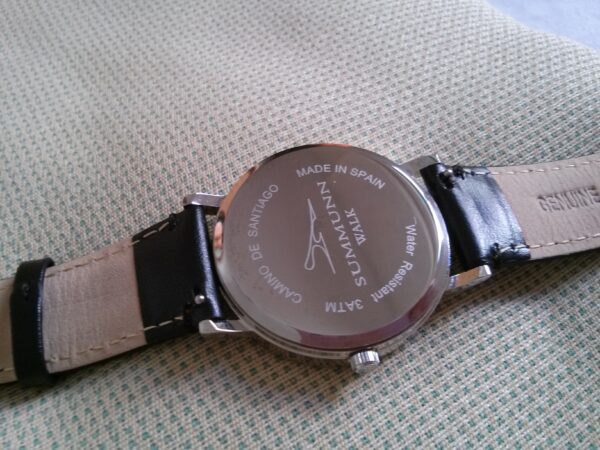 Medallas de oro plata Reloj del Camino de Santiago con Caja Oro Rosa de 38mm NATO Azul-Rosa-Azul Venta on line de Relojes y Medallas religiosas Gravado_fondo_reloj