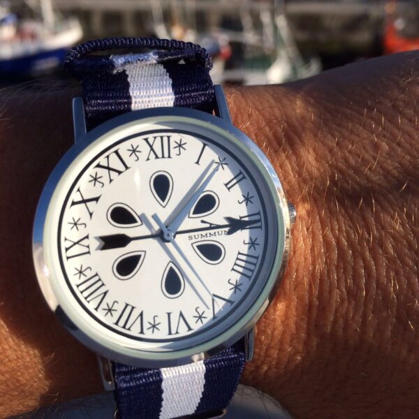 Medallas de oro plata Reloj del Camino de Santiago con Caja Plata de 38mm de diámetro y correa NATO Azul-Blanca-Azul Venta on line de Relojes y Medallas religiosas Esfera Reloj del Camino de Santiago