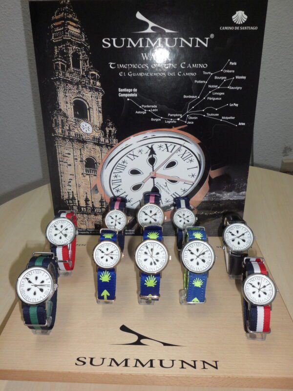 Medallas de oro plata Reloj del Camino de Santiago Plata 32mm NATO Concha Peregrino en Nailon. Venta on line de Relojes y Medallas religiosas Expositor