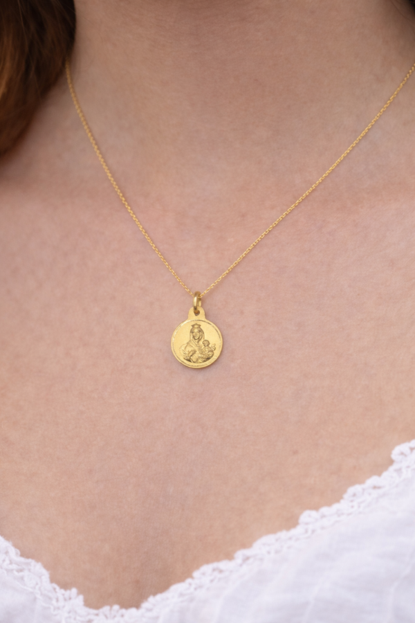 Medalla-Escapulario-Virgen-Carmen-Sagrado-Corazon-Redondo-filo-rebajado-13mm-Oro-con-chica