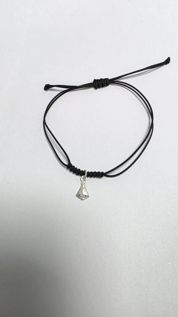 Pulsera-macrame-negra-Virgen-de-Covadonga