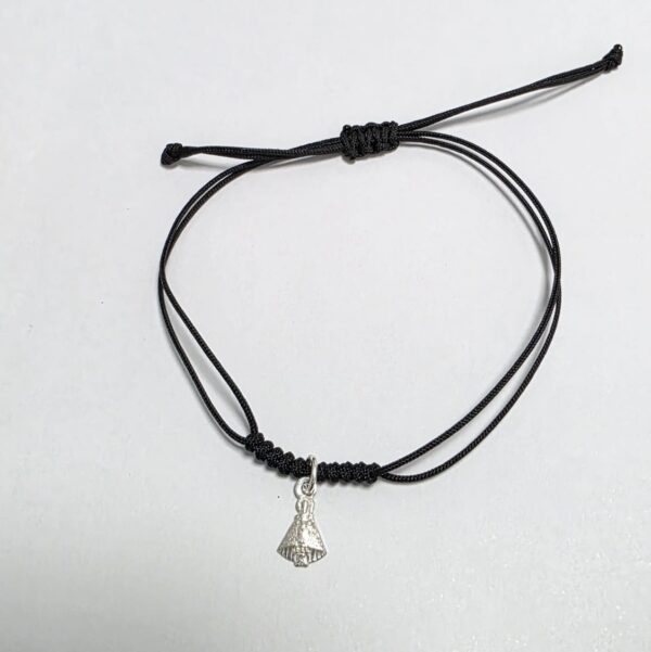 Pulsera-macrame-negra-Virgen-de-Covadonga