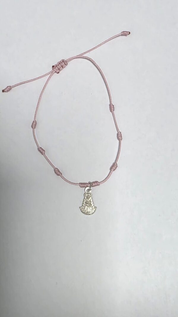 Pulsera-nudos-macrame-Rosa-Claro-Virgen-del-Rocio-Plata
